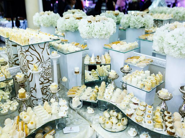candy-bar-served-made-white-beige-tones