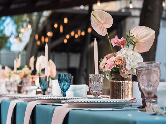 flower-table-decorations-holidays-wedding-dinner-table-set-holiday-wedding-reception-outdoor-restaurant